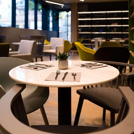 Hotell Campanile Centre St Roch 3*