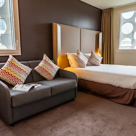 Отель Campanile Centre St Roch