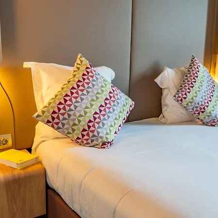 Отель Campanile Centre St Roch 3*