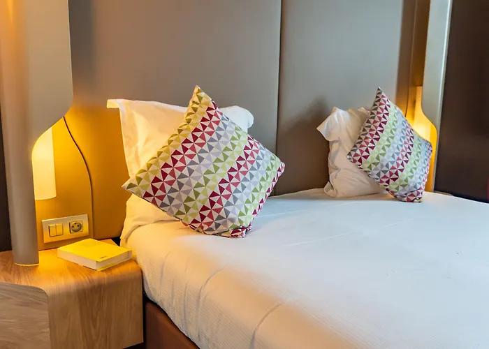 Hotel Campanile Centre St Roch 3*